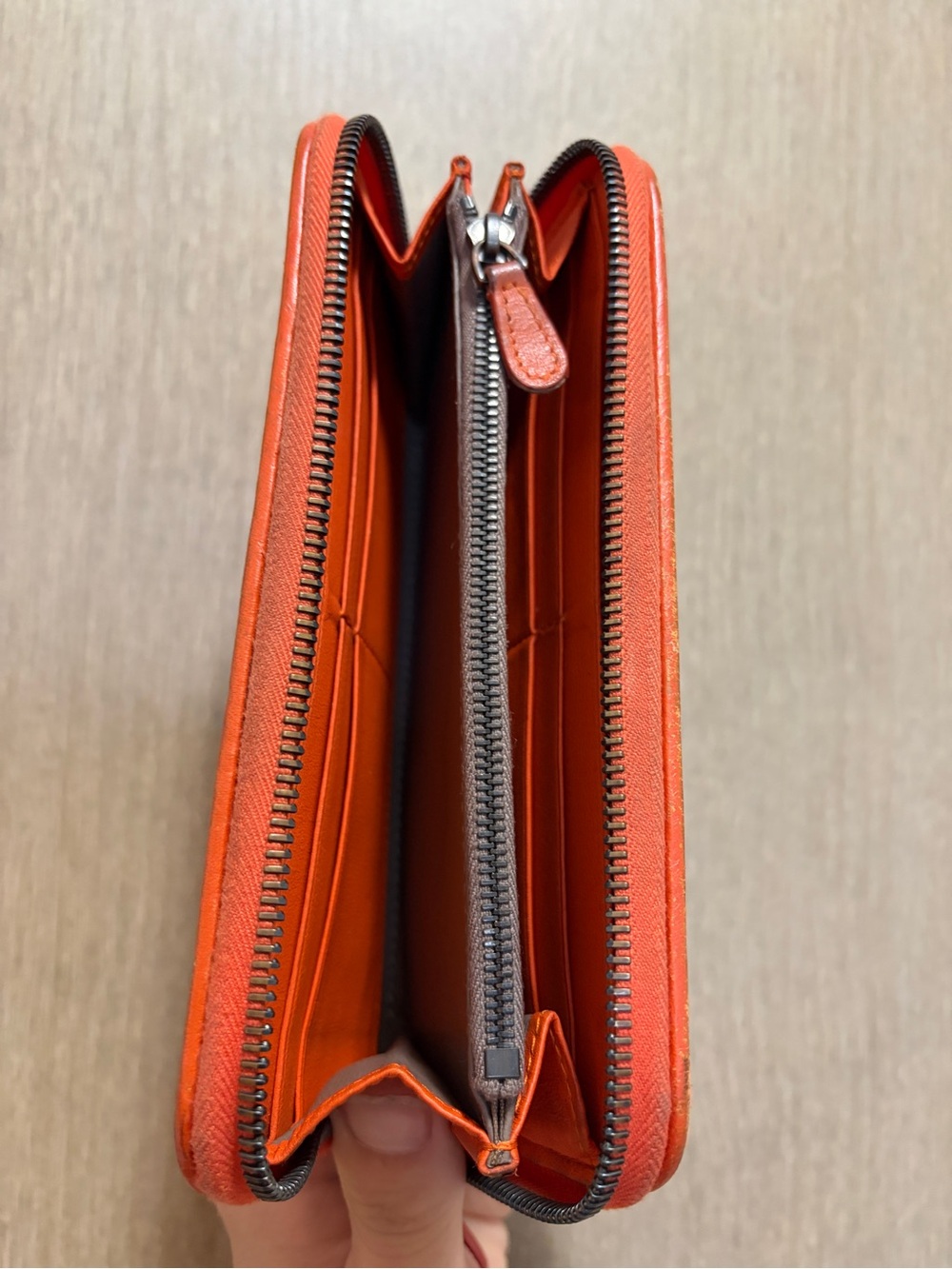 Authentic Bottega Veneta Orange Zip-Around Wallet - Picture 7 of 10